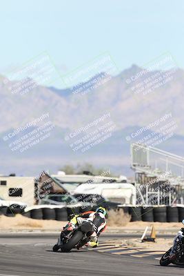 media/Nov-16-2025-Race Pace (Sun) [[8c5fa54630]]/Non Verified Riders (1st 20 Minutes)/4-Turn 16 (1116am)/